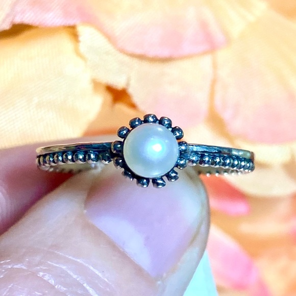 Vintage 925 Sterling Silver Pearl Ring ~ Dainty Solitaire Mini Tea Thumb Ring - Picture 2 of 9